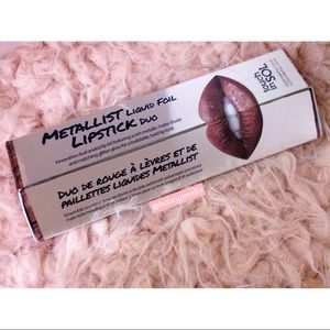 touch in SOL Metallist Liquid Foil Lipstick Duo